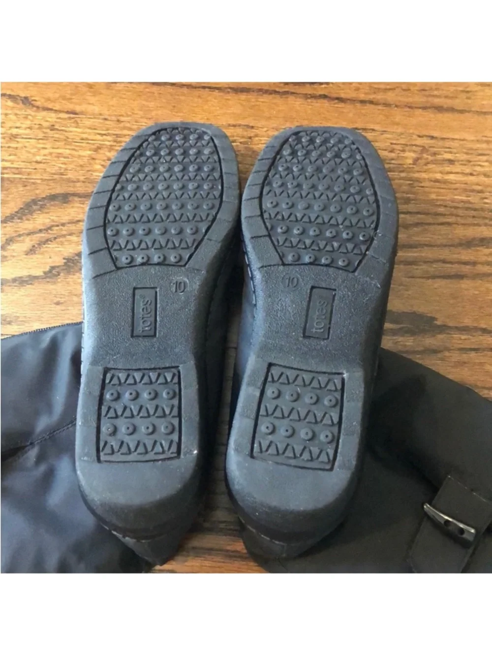 Totes Women’s Winter Furry Black Waterproof Outdoor Boots Size 10